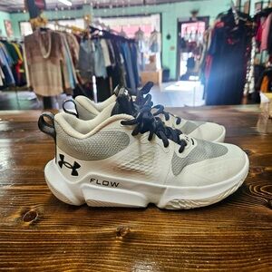 Under Armour Flow Breakthru 3 sneakers